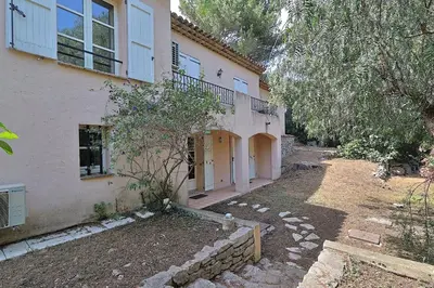 Jardin de l'établissement Villa climatisée de 195 m2 avec piscine privée
