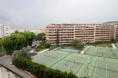 Tennis ou squash au sein de l'appartement ou à proximité