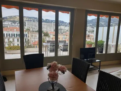 Vue générale sur la montagne ou vue sur la montagne depuis l'appartement