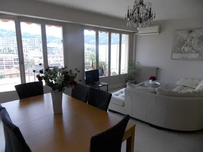 Coin salon dans l'établissement Cannes Satellite