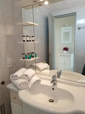 Salle de bains dans l'établissement Cannes Satellite