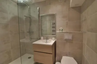 Salle de bains dans l'établissement Superb one-bedroom apartment - StayInAntibes- Picasso 1