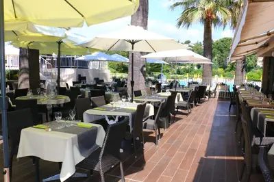 Restaurant ou autre lieu de restauration dans l'établissement French Riviera - Vaugrenier