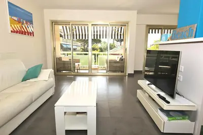 Télévision ou salle de divertissement dans l'établissement SPLENDIDE 3 PIECES VUE MER