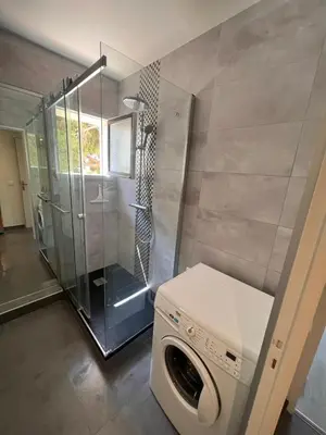 Salle de bains dans l'établissement SPLENDIDE 3 PIECES VUE MER