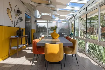 Télévision ou salle de divertissement dans l'établissement Hotel Verlaine