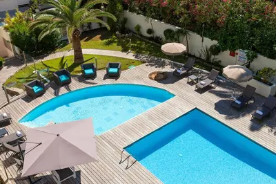 Piscine de l'établissement Nehô Suites Cannes Croisette ou située à proximité