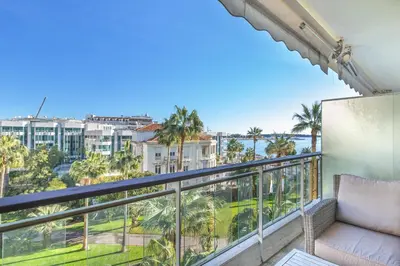 Balcon ou terrasse dans l'établissement Agence des Résidences - Appartements privés du 45 CROISETTE - Standard