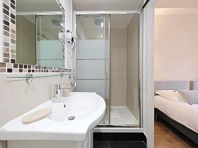 Salle de bains dans l'établissement Croisette carre d'or