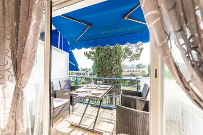 Balcon ou terrasse dans l'établissement L'Ascot Appartement, plages à 300m, vue hippodrome