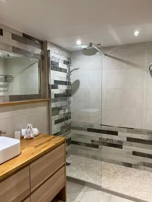 Salle de bains dans l'établissement Arthur Properties Rue d'Antibes