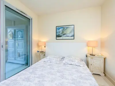 Un ou plusieurs lits dans un hébergement de l'établissement Apartment Cristal Croisette-1 by Interhome