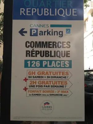 Certificat, récompense, panneau ou autre document affiché dans l'établissement Le Marignan