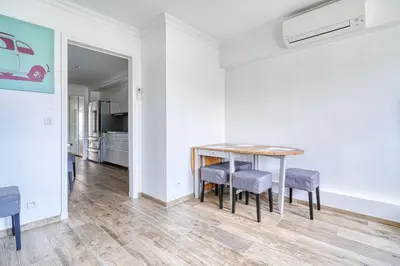 Cuisine ou kitchenette dans l'établissement Le Marignan