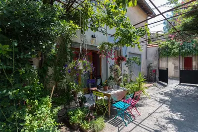 Jardin de l'établissement Migrainier côté cour