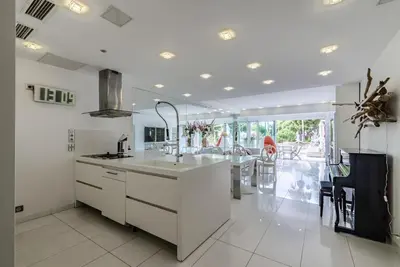 Cuisine ou kitchenette dans l'établissement Appartement l'Age d'Or