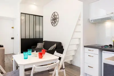 Cuisine ou kitchenette dans l'établissement Chez Thibault - Studio rénové 2-4pers Centre Antibes Fersen