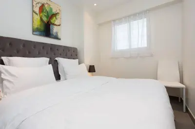 Un ou plusieurs lits dans un hébergement de l'établissement MARTINEZ AREA: NEW 2BEDS/2BATHS