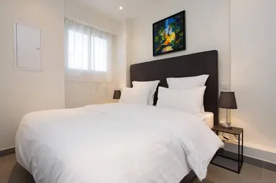 Un ou plusieurs lits dans un hébergement de l'établissement MARTINEZ AREA: NEW 2BEDS/2BATHS