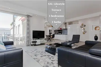Télévision ou salle de divertissement dans l'établissement Marriott- Croisette: Superb 3 bedrooms/ 3 baths