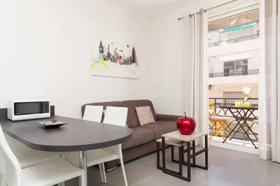 Coin salon dans l'établissement Palais Miramar: 1 bed side sea view