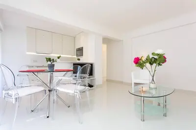 Cuisine ou kitchenette dans l'établissement MARRIOTT/ CROISETTE - LUXE 1 BED