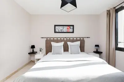 Un ou plusieurs lits dans un hébergement de l'établissement 3 bedrooms: 200m from Croisette