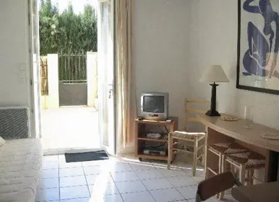 Télévision ou salle de divertissement dans l'établissement Croisette-Oasis