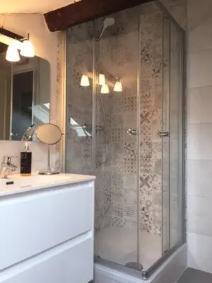 Salle de bains dans l'établissement Chez Nella