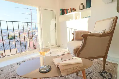 Coin salon dans l'établissement CLT - UNIQUE Duplex & Terrace on the Provencal market