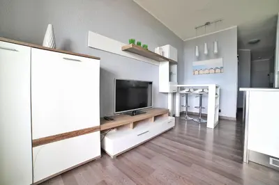 Cuisine ou kitchenette dans l'établissement Vue Mer T2 Climatisé Marina Baie des Anges, étage 11, plages à 100 m