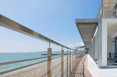 Vue générale sur la mer ou vue sur la mer prise depuis l'hôtel