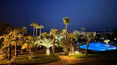 Piscine de l'établissement APPARTEMENT 2 chambres vue mer panoramique, proche Croisette Cannes ou située à proximité