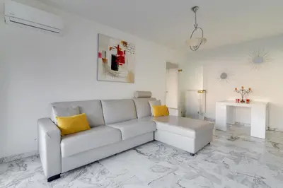 Coin salon dans l'établissement Superb 1 bedroom appartement - close to Croisette