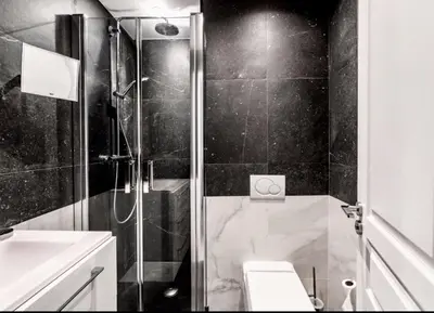 Salle de bains dans l'établissement Cannes Croisette Concorde Miramar