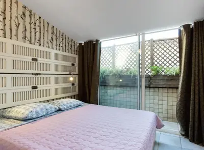 Un ou plusieurs lits dans un hébergement de l'établissement CANNES Festival Films Center, with 2 bedrooms and balcony