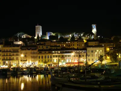 Vue générale sur Cannes ou vue de la ville depuis l'appartement