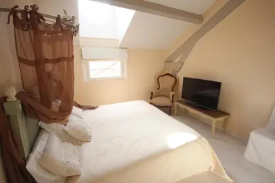 Télévision ou salle de divertissement dans l'établissement carré d'or rue d'ANTIBES à quelques pas du palais des Festivals