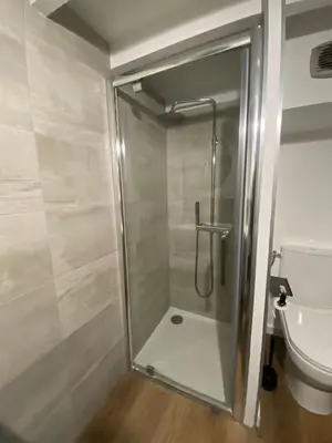 Salle de bains dans l'établissement Studio côté cour