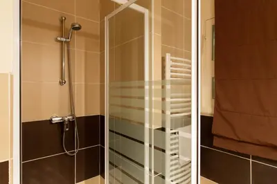 Salle de bains dans l'établissement 2-Br Apartment 2 min from the Beaches