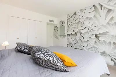 Un ou plusieurs lits dans un hébergement de l'établissement 2-Br apartment 2 minutes from the beach parking