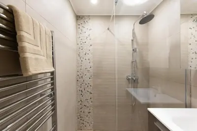 Salle de bains dans l'établissement 2-Br apartment 2 minutes from the beach parking