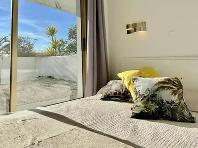 Un ou plusieurs lits dans un hébergement de l'établissement Magnifique 3 pièces avec terrasse et parking, 4 couchages, Villeneuve-Loubet Plage - FR-1-252A-11