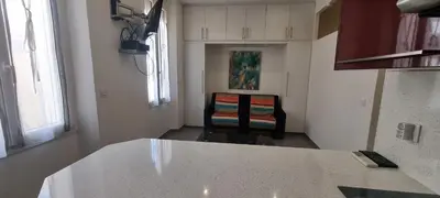Cuisine ou kitchenette dans l'établissement One Bedroom André