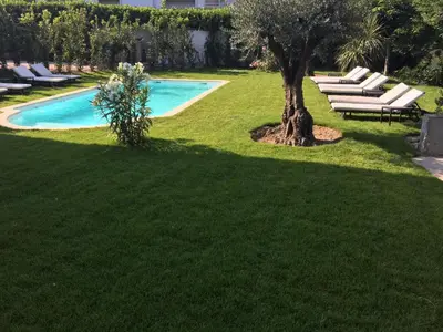 Piscine de l'établissement Villa Louise-Rose ou située à proximité