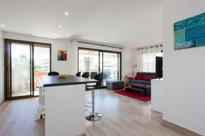 Coin salon dans l'établissement 3-Room Apartment with Terrace in Palm Beach