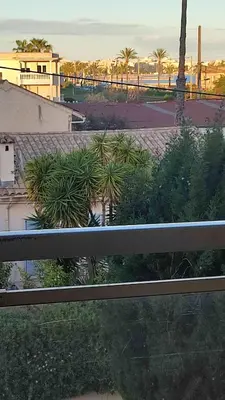 Balcon ou terrasse dans l'établissement T2 coquet proche plages, port et centre ville