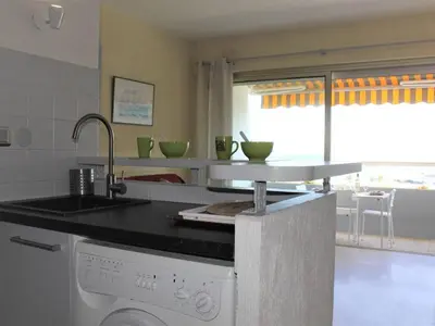Cuisine ou kitchenette dans l'établissement Studio rénové en bord de mer à Villeneuve-Loubet - FR-1-252A-4