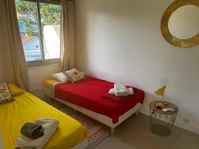 Un ou plusieurs lits dans un hébergement de l'établissement Modern cosy two bedrooms in Cannes , large terrace, 5 minutes from Croisette