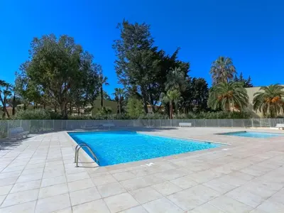 Piscine de l'établissement Apartment Les Eucalyptus-3 by Interhome ou située à proximité